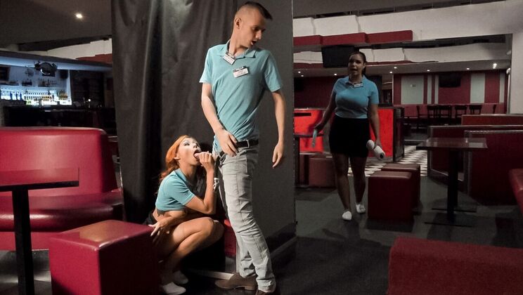 [WorkMeHarder] - Veronica Leal's Shaved Pussy