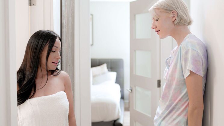 [Girlsway] - Big Ass Blonde Fucks Teen