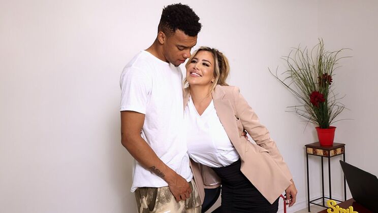 Massage Ends with Cumshot on MILF's Ass