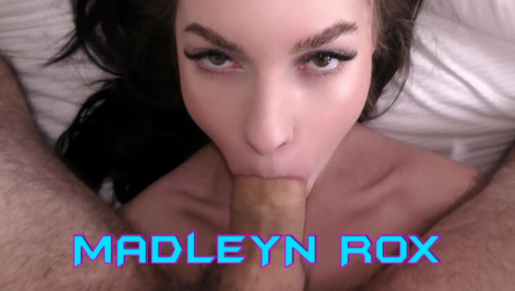 Madleyn Rox in Sexy Striptease Action