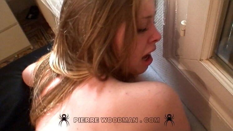 Holly Viya's Brunette Blowjob Bliss