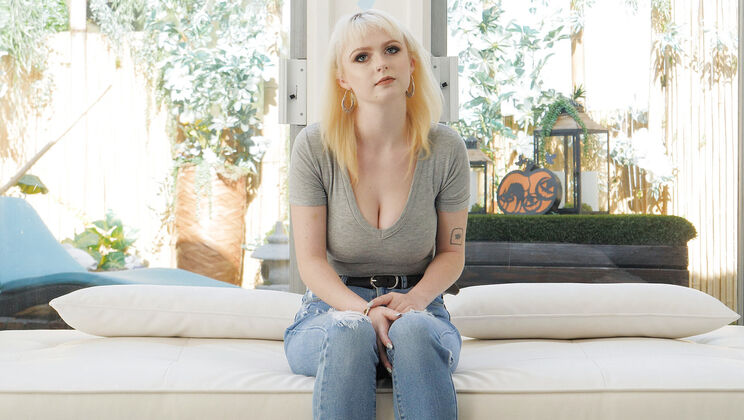 [CastingCouchHD] - Standing Doggystyle with Carrie - Carrie