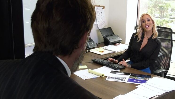 Sarah Jessie Miniskirt Peel Reveals Pear Ass